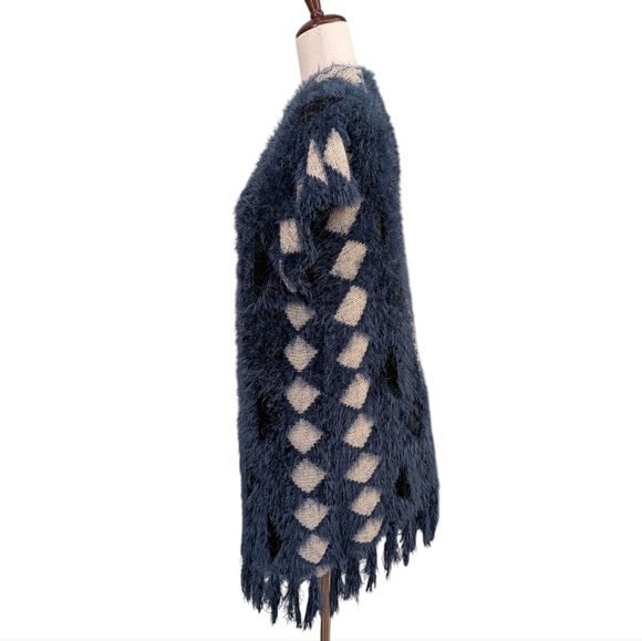 Code Women's Sleeveless Cardigan - Picture 3 of 9